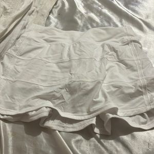 lulu skirt size 4 white in perfect condition
